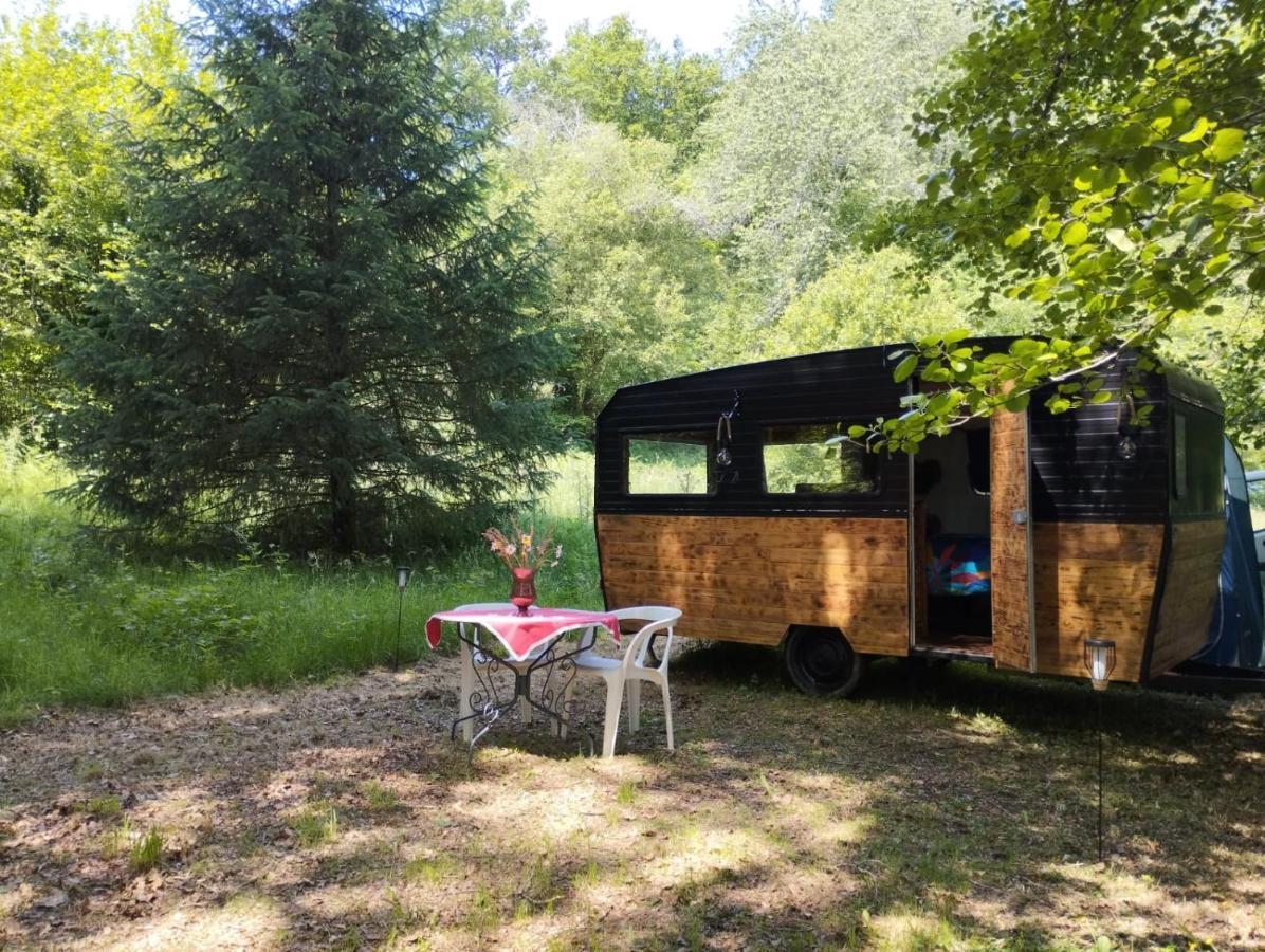 La Caravane Nature Saint-Julien-le-Petit Esterno foto